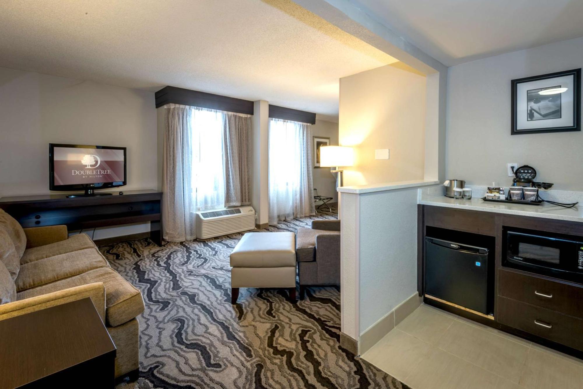 Doubletree By Hilton Montgomery Downtown Ngoại thất bức ảnh